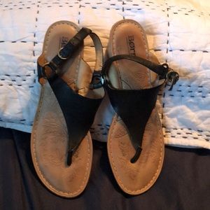 Born sandals